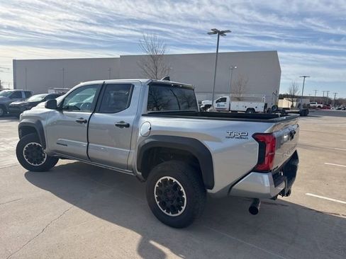 Used 2024 Toyota Tacoma TRD Off-Road image 5