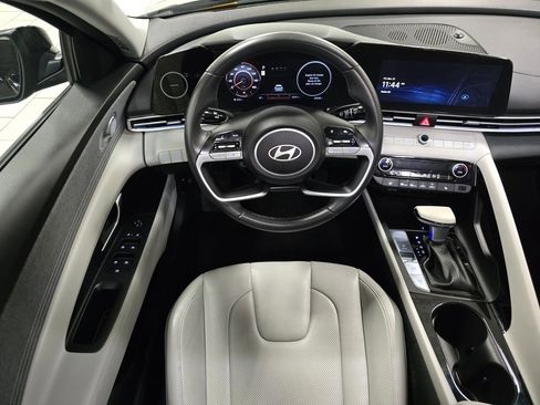 Used 2024 Hyundai Elantra Limited image 25