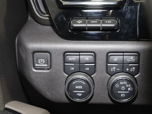 Used 2023 Chevrolet Silverado 1500 ZR2 w/ Technology Package image 30