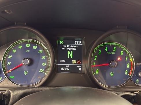 Used 2015 Maserati GranTurismo Convertible RWD image 40