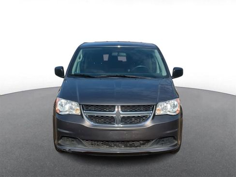 Used 2018 Dodge Grand Caravan SE image 3
