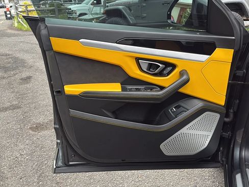 Used 2019 Lamborghini Urus AWD/4WD image 13