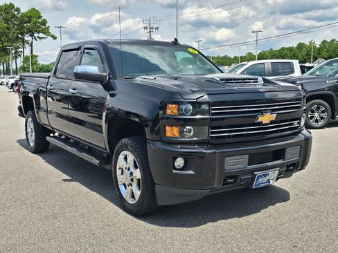 Used 2017 Chevrolet Silverado 2500 LTZ w/ Duramax Plus Package AWD/4WD image 7