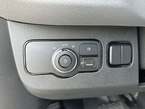 Used 2019 Mercedes-Benz Sprinter 2500 image 33