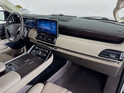 Used 2024 Lincoln Navigator Premiere AWD/4WD image 31
