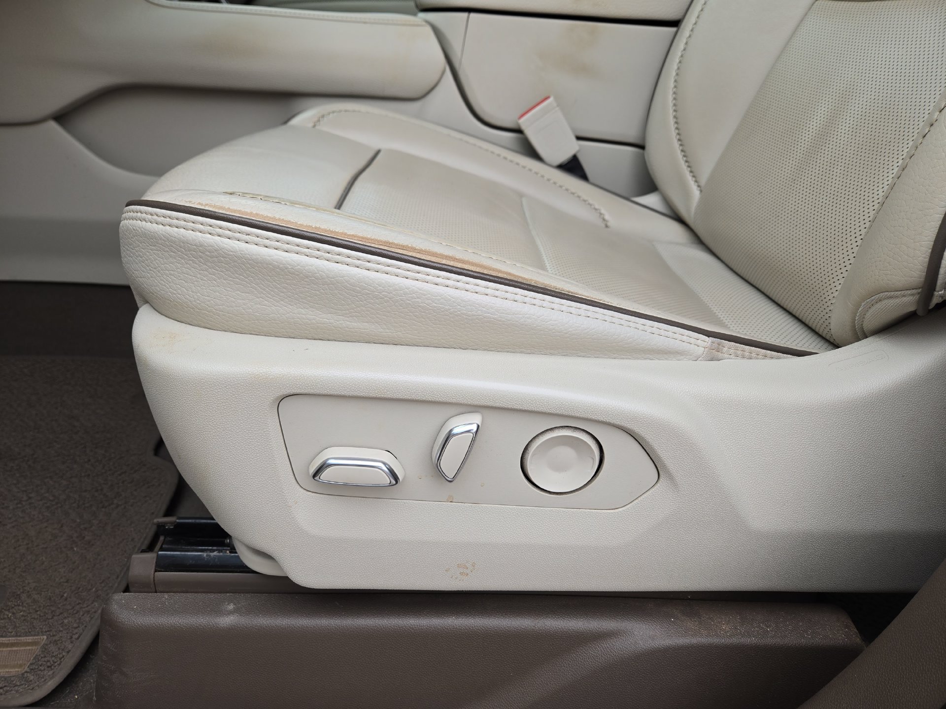 Used 2022 GMC Yukon Denali RWD image 17