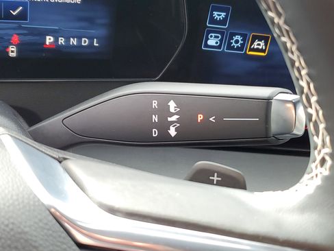 Used 2025 Chevrolet Traverse LT image 16