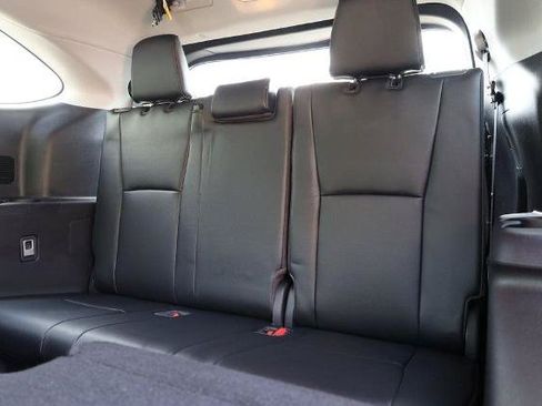 Used 2022 Toyota Highlander XLE AWD/4WD image 29
