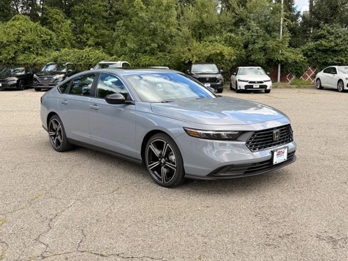 Used 2025 Honda Accord Sport image 4