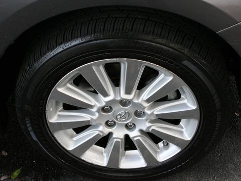 Used 2014 Toyota Sienna XLE image 31