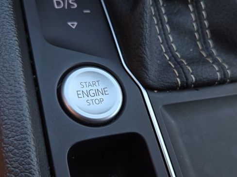 Used 2023 Volkswagen Atlas SE w/ Panoramic Sunroof Package FWD image 10