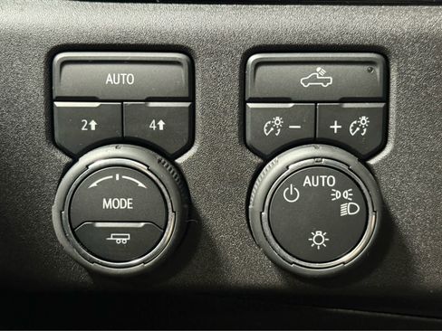 Certified 2025 Chevrolet Silverado 1500 LT image 26