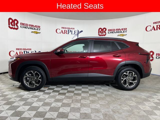 Used 2025 Chevrolet Trax LT w/ LT Convenience Package FWD image 4