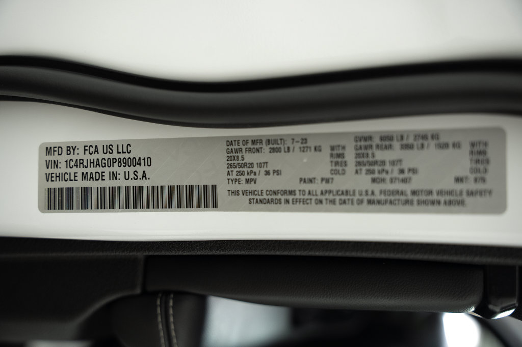 Used 2023 Jeep Grand Cherokee Altitude AWD/4WD image 41