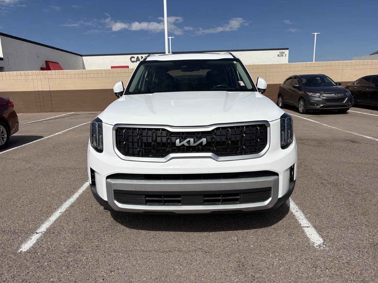 Used 2024 Kia Telluride EX w/ EX Captain's Chair Package FWD image 3