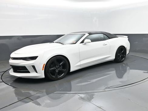 Used 2017 Chevrolet Camaro LT RWD image 1