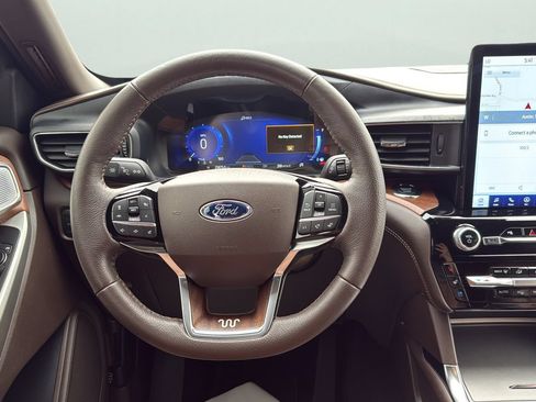 Used 2022 Ford Explorer King Ranch w/ Technology Package AWD/4WD image 12