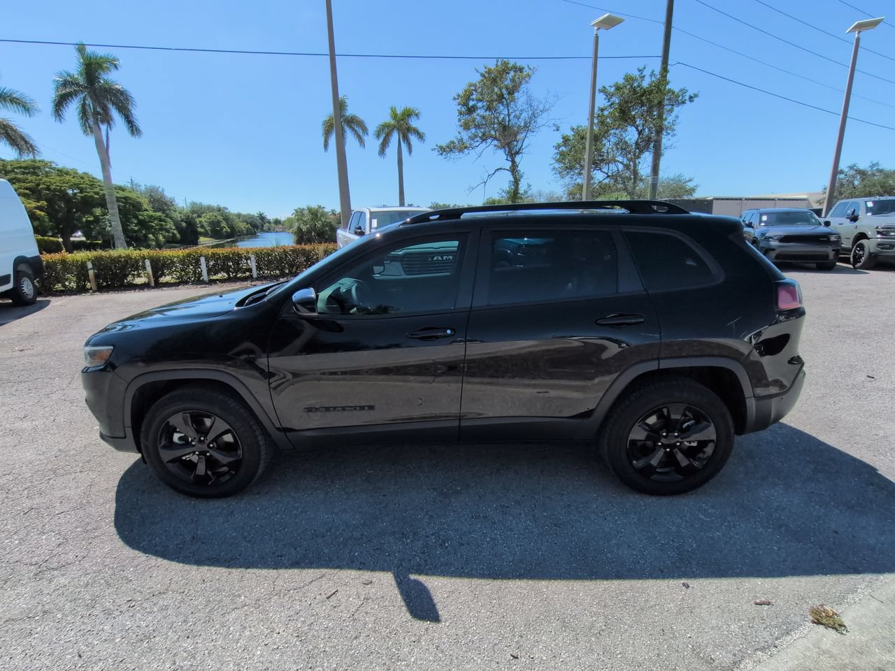 Used 2023 Jeep Cherokee Altitude Lux AWD/4WD image 8