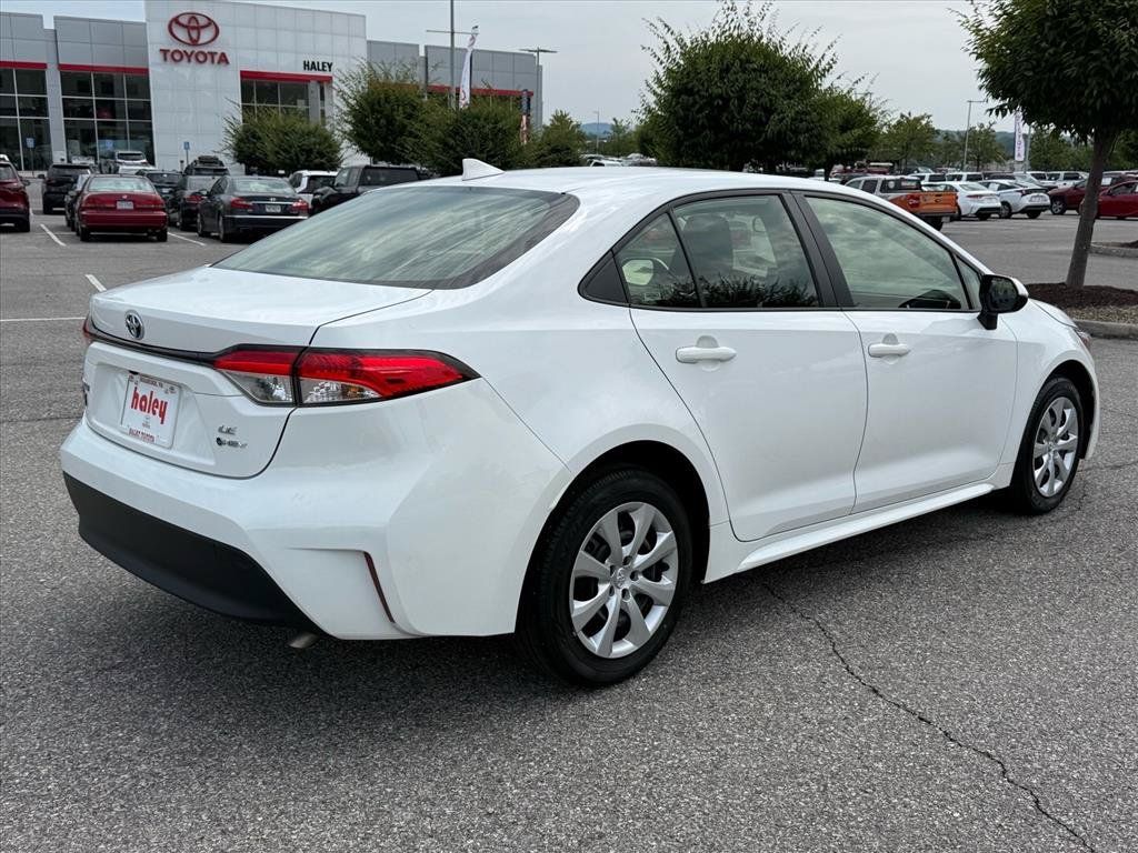 Certified 2025 Toyota Corolla LE FWD image 4