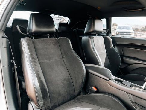 Used 2019 Dodge Challenger R/T w/ Plus Package image 39