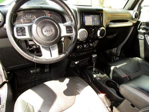 Used 2015 Jeep Wrangler Unlimited Sport image 21