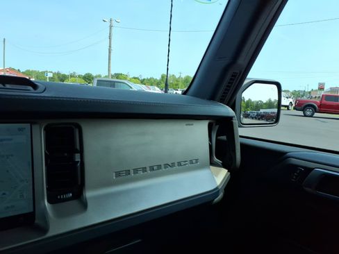 Used 2025 Ford Bronco Outer Banks AWD/4WD image 21