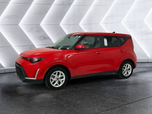 Used 2023 Kia Soul LX w/ LX Technology Package image 3