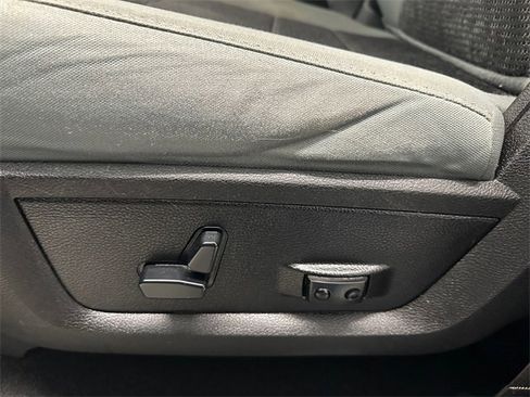 Used 2019 RAM 1500 Classic SLT w/ Luxury Group image 20