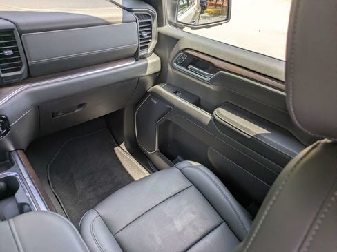 Used 2022 GMC Sierra 1500 SLT w/ SLT Premium Plus Package AWD/4WD image 18