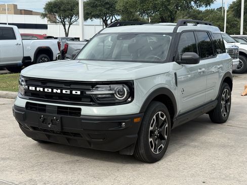 Used 2023 Ford Bronco Sport Outer Banks w/ Tech Package AWD/4WD image 9