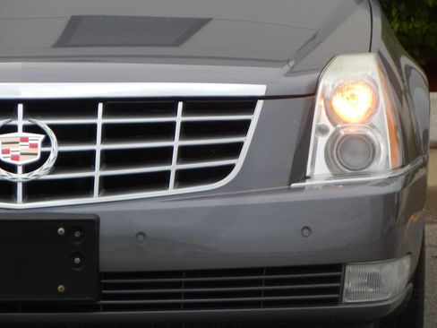 Used 2007 Cadillac DTS Luxury II FWD image 10