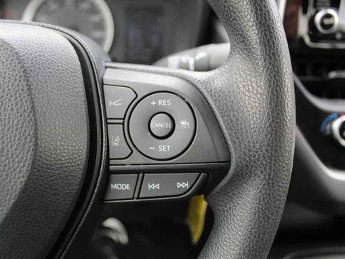 Used 2021 Toyota Corolla LE image 18