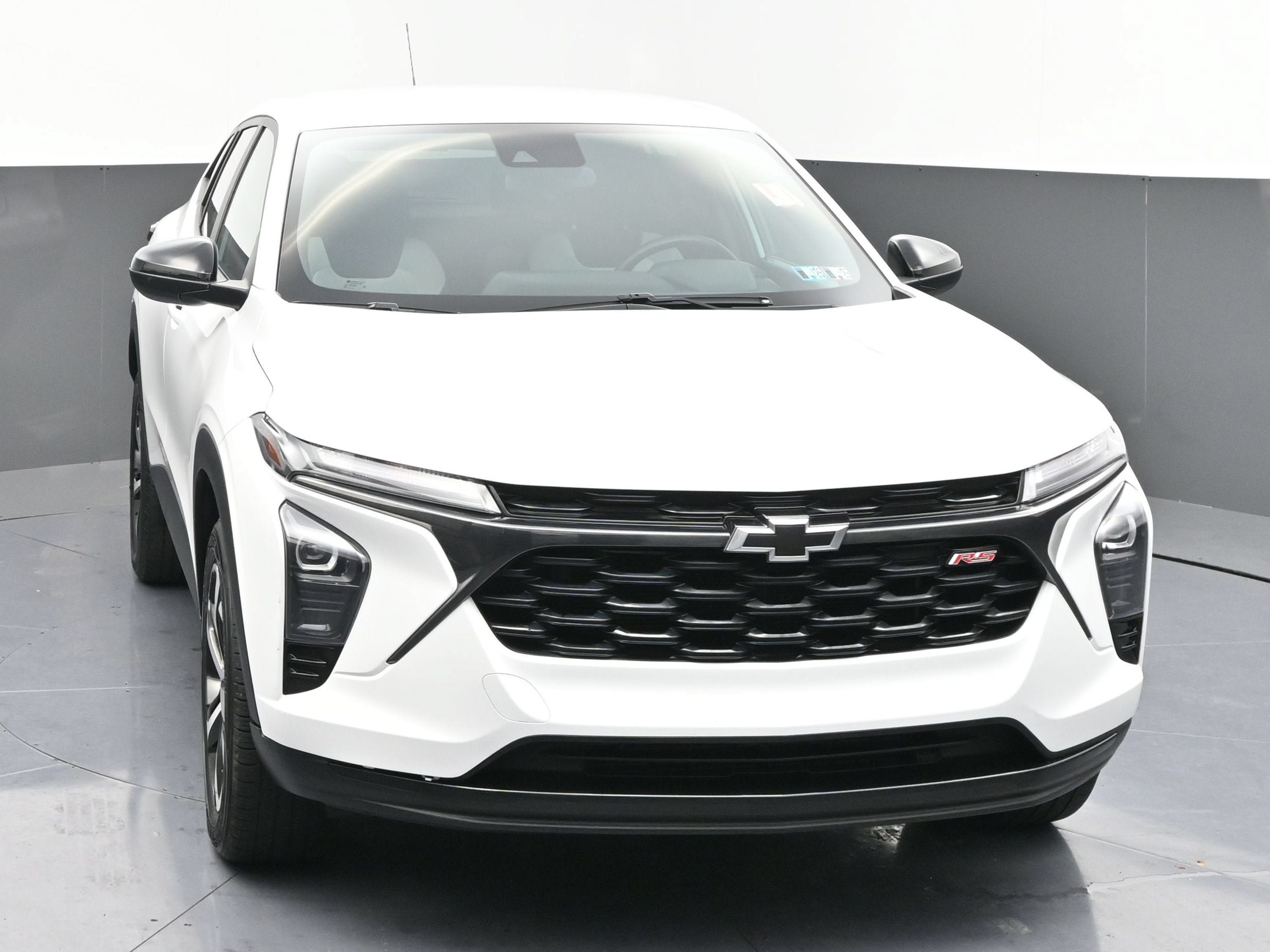 Certified 2024 Chevrolet Trax RS w/ Driver Confidence Package FWD image 3