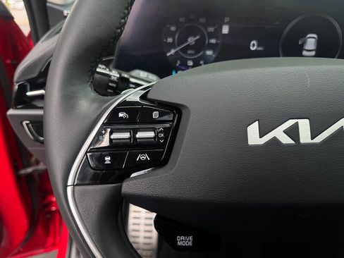 Used 2025 Kia Niro Wave w/ Wave Preserve Package FWD image 8