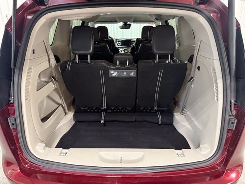 Used 2017 Chrysler Pacifica Touring-L Plus FWD image 5
