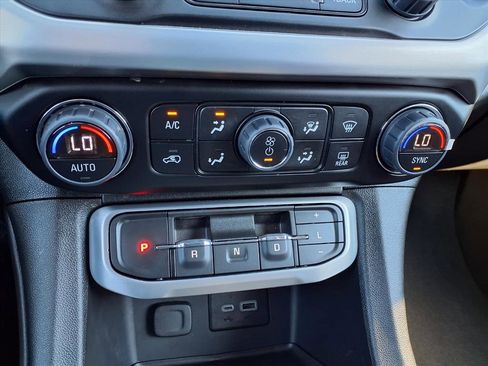 Used 2023 GMC Acadia SLE w/ Driver Convenience Package image 7