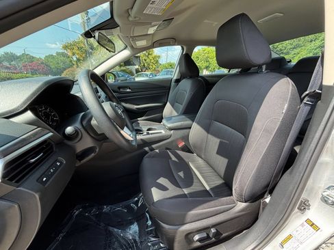 Used 2025 Nissan Altima 2.5 SV FWD image 27