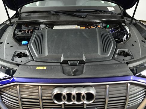 Certified 2021 Audi e-tron Premium image 16