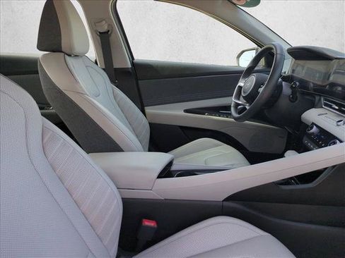 Used 2025 Hyundai Elantra Limited FWD image 21