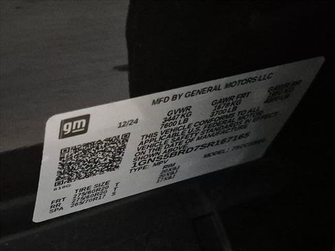 Used 2025 Chevrolet Suburban LS RWD image 18