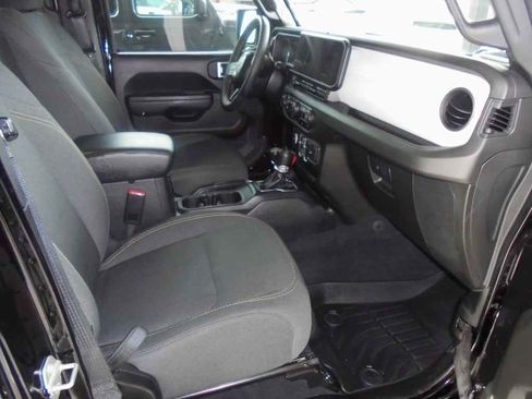 Used 2024 Jeep Wrangler Unlimited w/ Convenience Group image 8