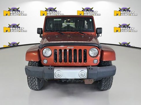 Used 2014 Jeep Wrangler Unlimited Sahara w/ Connectivity Group AWD/4WD image 2
