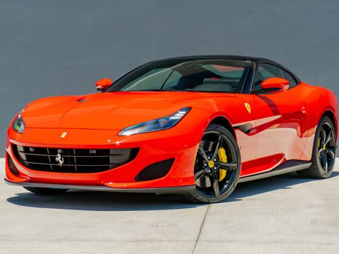 Used 2019 Ferrari Portofino RWD image 3