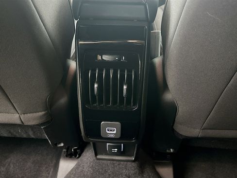 Certified 2025 Jeep Compass Sport image 30