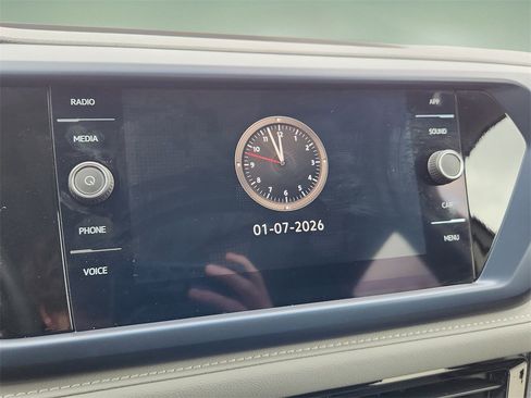 Used 2024 Volkswagen Taos SE w/ Panoramic Sunroof Package image 26