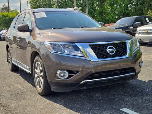 Used 2015 Nissan Pathfinder SL w/ SL Tech Package FWD image 2