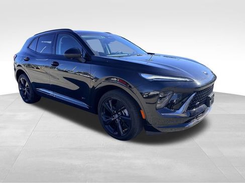 Certified 2025 Buick Envision Sport Touring image 3