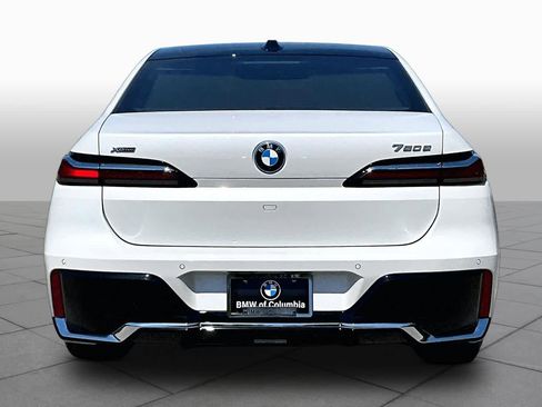 Used 2025 BMW 750e xDrive w/ Executive Package AWD/4WD image 4