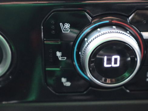 Used 2024 GMC Sierra 1500 SLT w/ SLT Convenience Package image 21