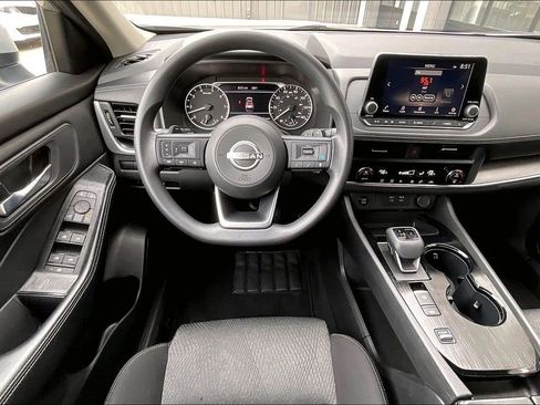 Used 2024 Nissan Rogue SV image 5